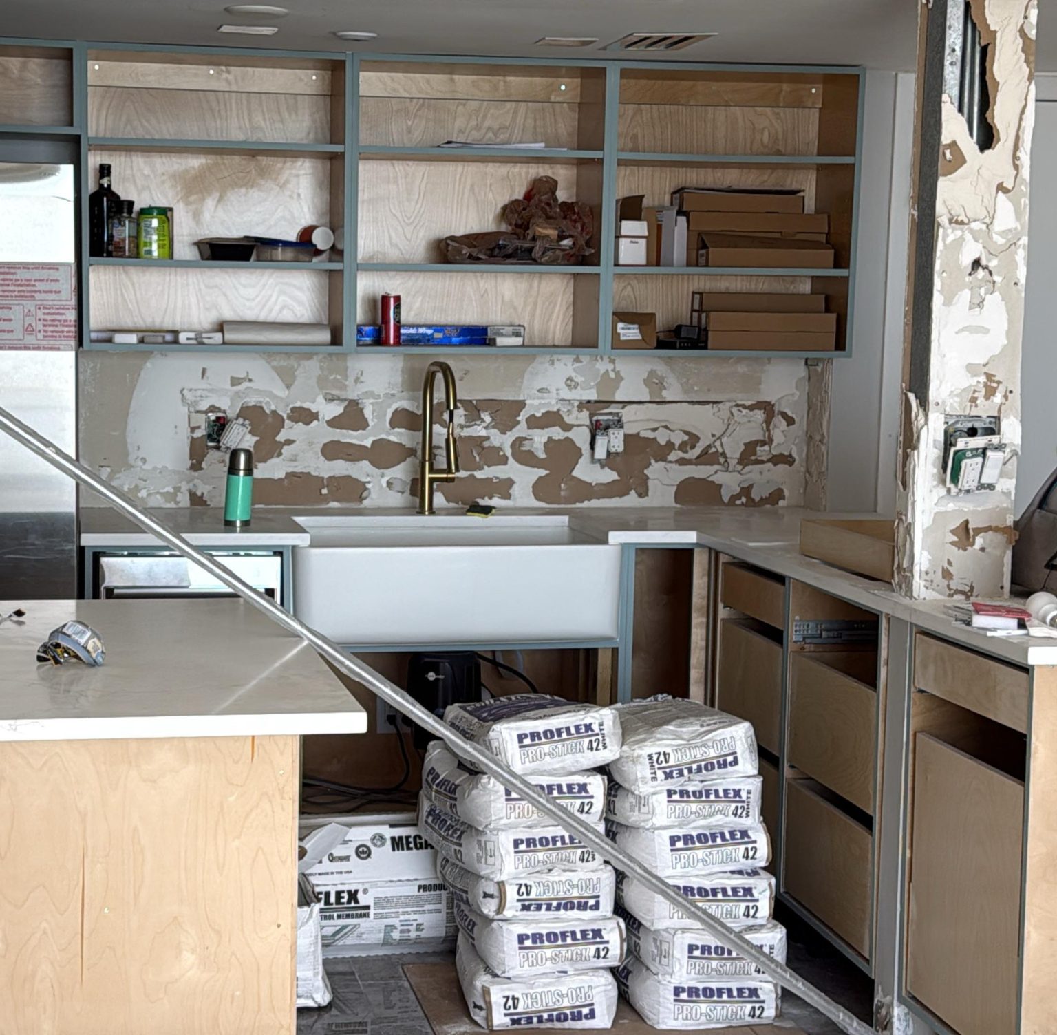 Cabinets and Countertops: Choosing Materials That Last in Florida’s Climate